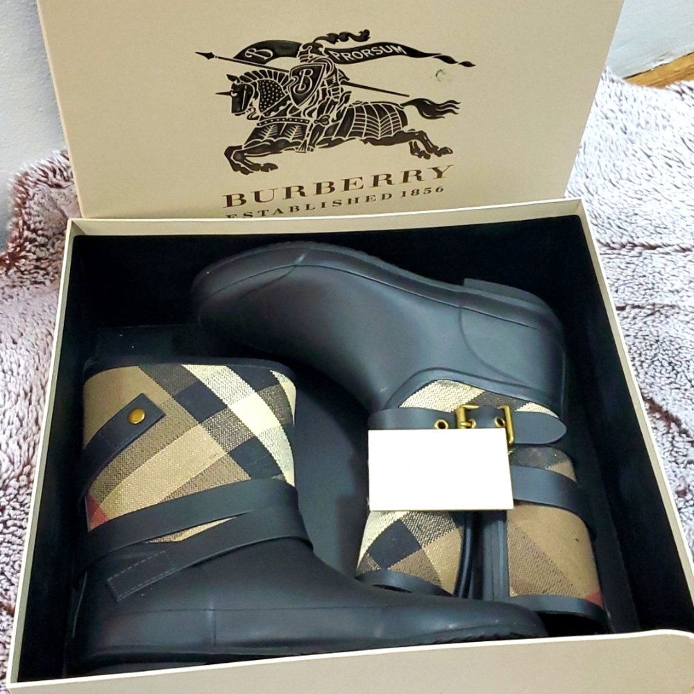 Authentic Burberry Nova Check Rain Boots - Picture 13 of 15